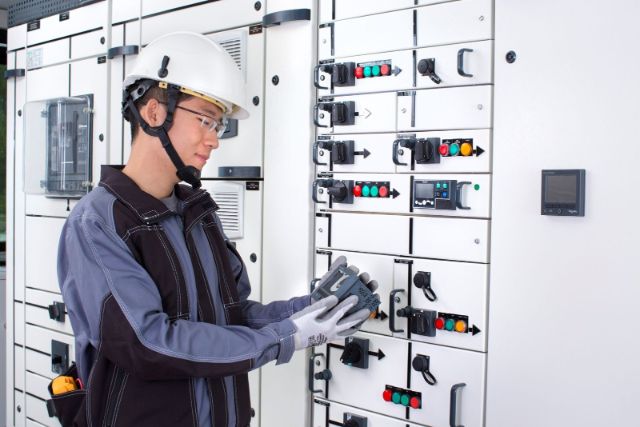 Kiểm tra các thiết bị điện trước khi mcw87.comm