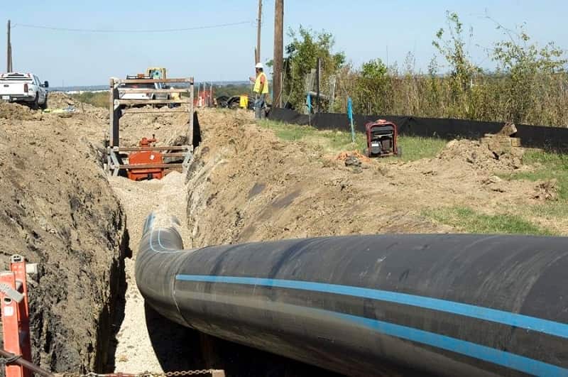 Đào rãnh cho ống nhựa HDPE
