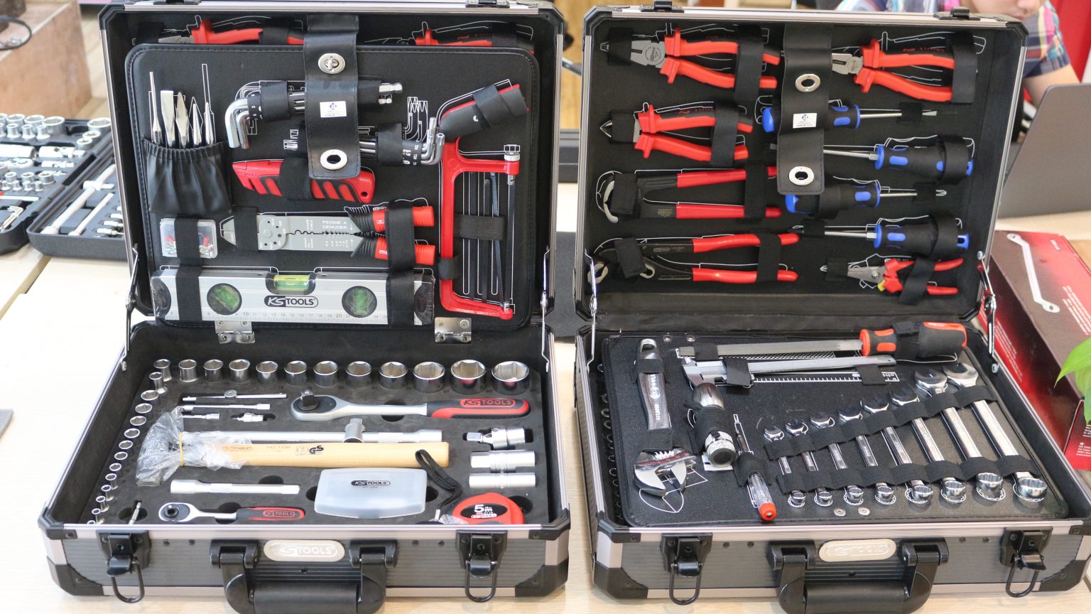 Bộ đồ sửa chữa điện dân dụng gồm 127 chi tiết 