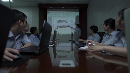 Đội ngũ nhân viên có kiến thức về cơ điện Đội ngũ nhân viên có kiến thức về cơ điện