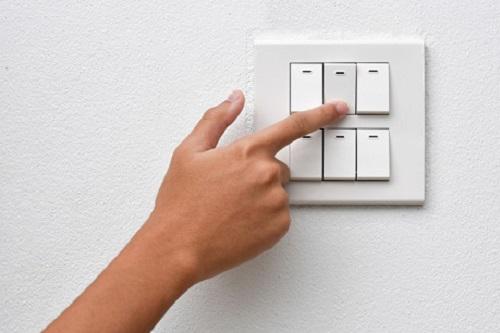 Tắt đèn khi ra khỏi phòng Tắt đèn khi ra khỏi phòng
