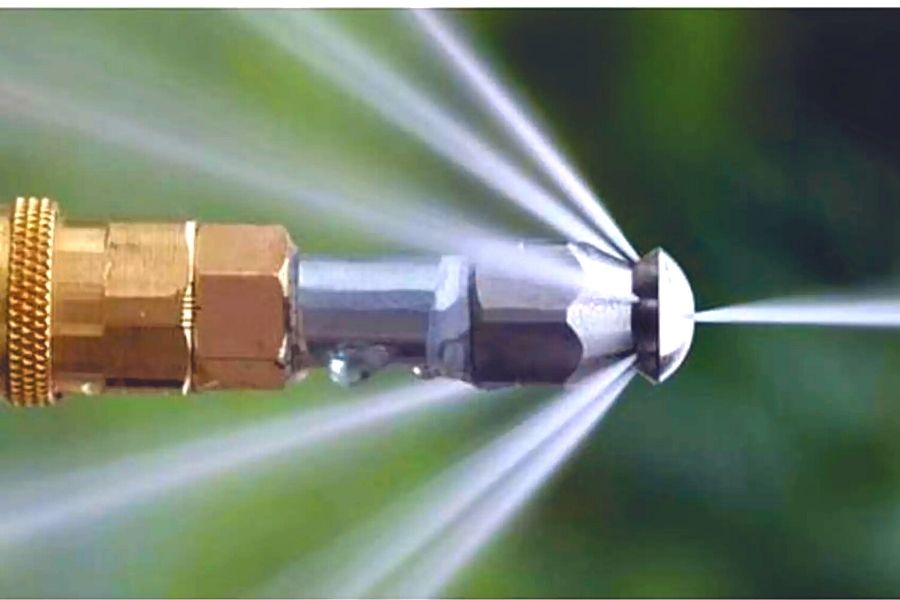 Thông cầu cống nghẹt bằng vòi xịt tăng áp Thông cầu cống nghẹt bằng vòi xịt tăng áp